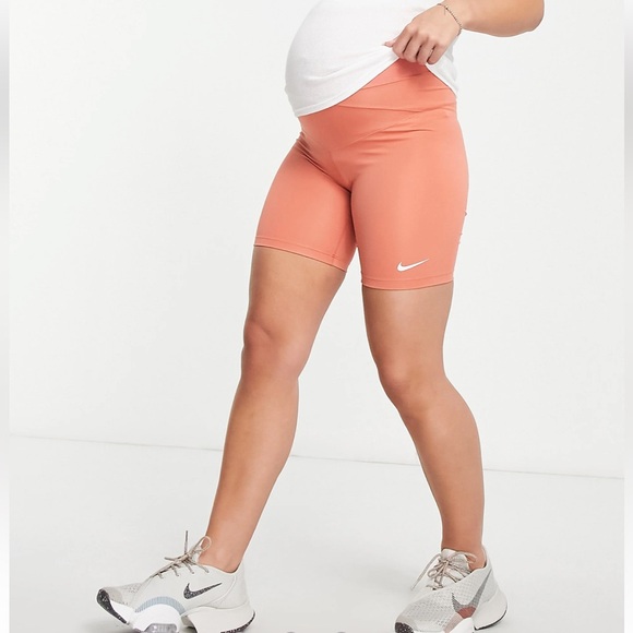 Nike women’s maternity biker shorts - Picture 1 of 4